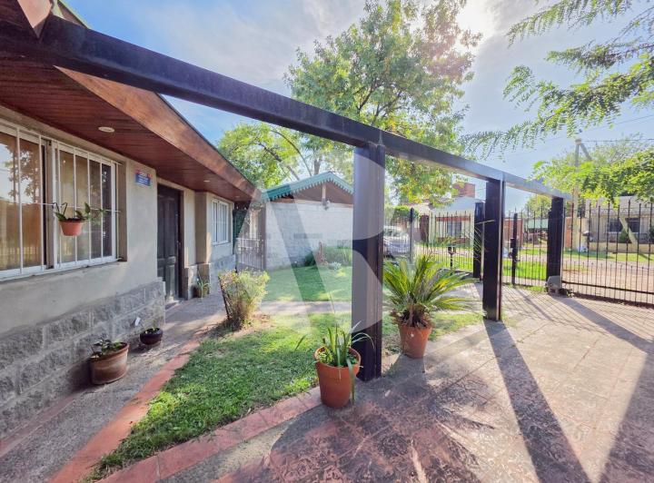 Casa · 136m² · 4 Ambientes · 2 Cocheras
