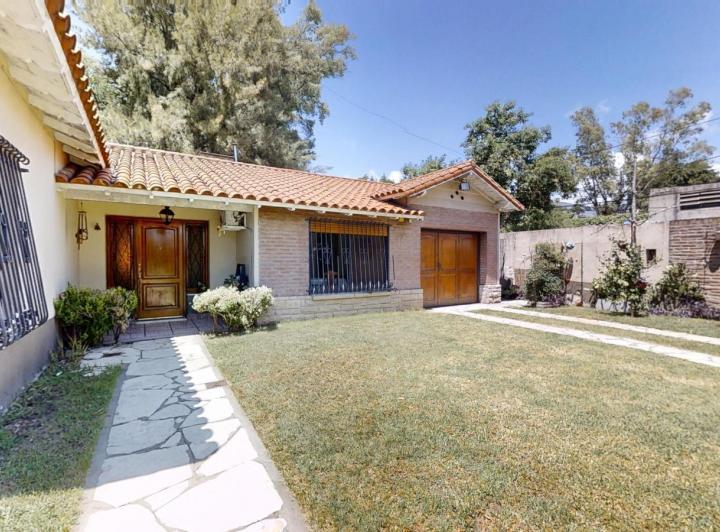 Casa · 204m² · 5 Ambientes · 1 Cochera