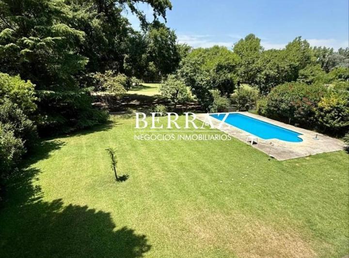 Casa · 240m² · 6 Ambientes · 2 Cocheras