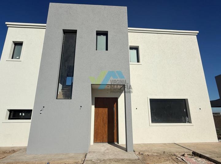 Casa · 160m² · 4 Ambientes · 2 Cocheras