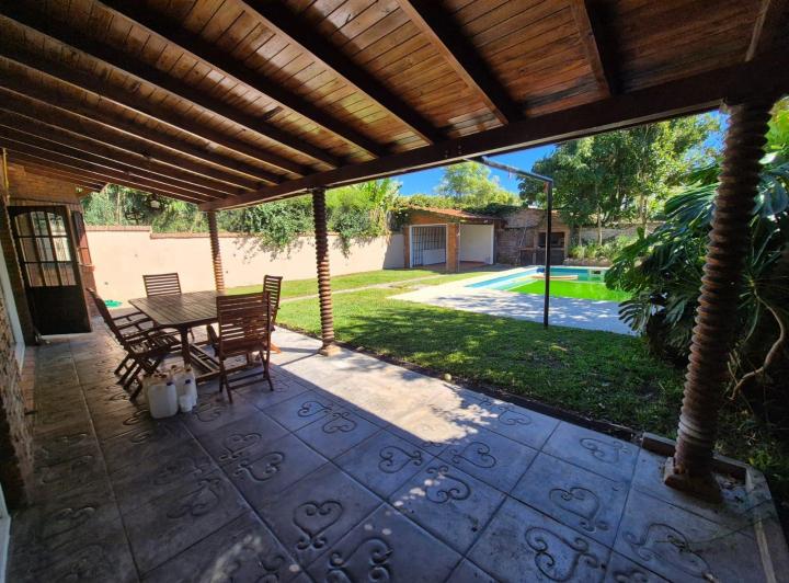 Casa · 340m² · 6 Ambientes · 2 Cocheras