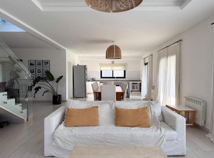 Casa · 212m² · 5 Ambientes · 2 Cocheras