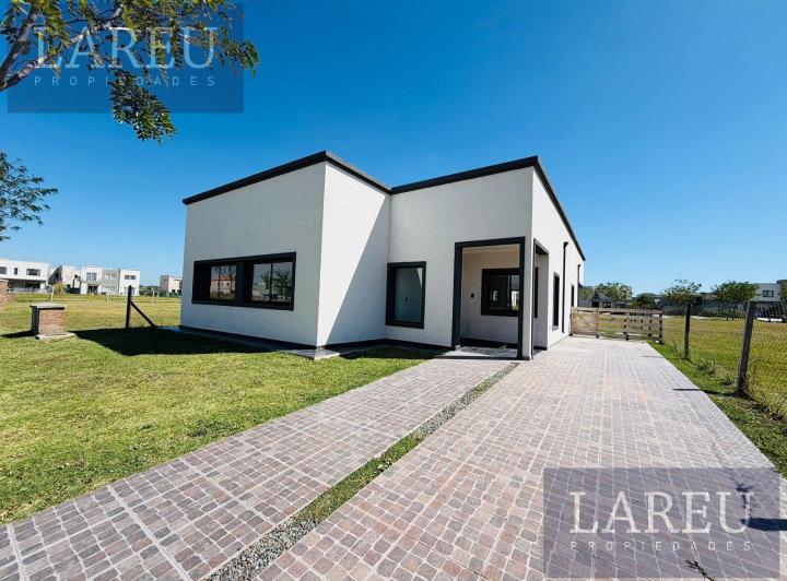 Casa · 156m² · 5 Ambientes · 2 Cocheras
