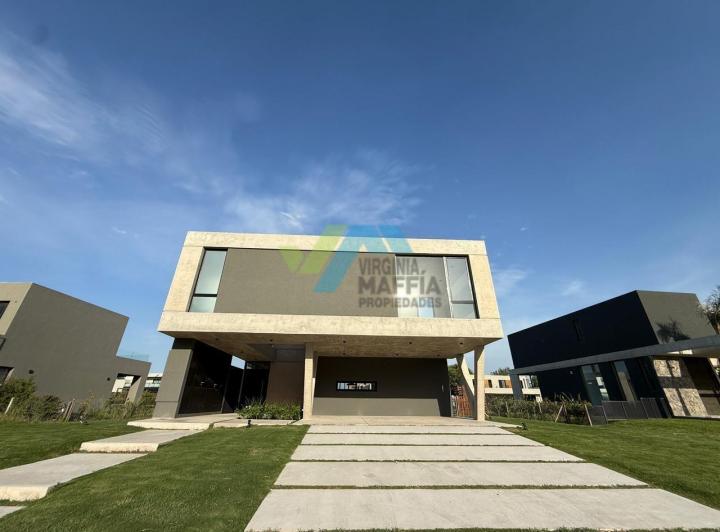 Casa · 277m² · 7 Ambientes