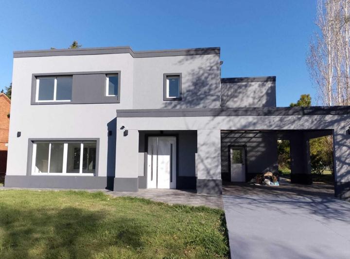 Casa · 152m² · 4 Ambientes · 2 Cocheras