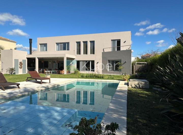Casa · 270m² · 4 Ambientes