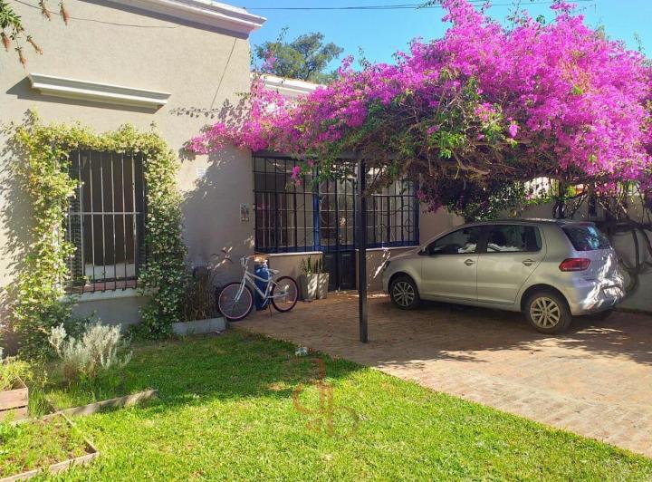 Casa · 300m² · 7 Ambientes · 2 Cocheras