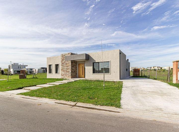 Casa · 178m² · 4 Ambientes · 2 Cocheras