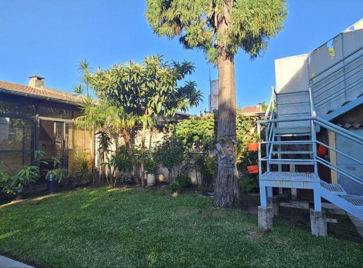 Casa · 300m² · 5 Ambientes · 3 Cocheras
