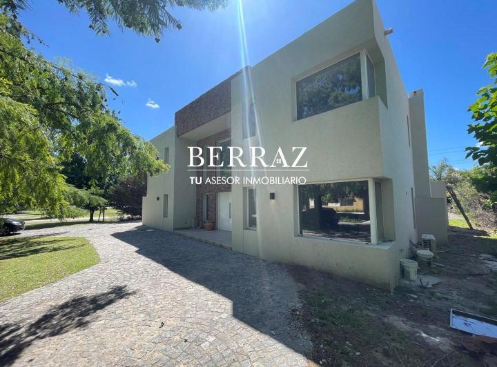 Casa · 330m² · 7 Ambientes · 1 Cochera