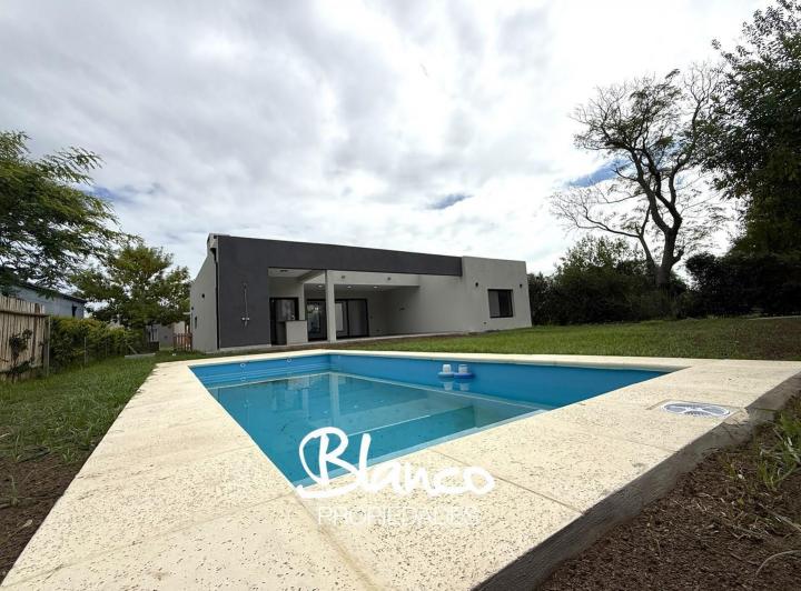 Casa · 206m² · 4 Ambientes · 1 Cochera