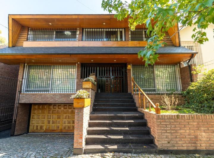 Casa · 380m² · 7 Ambientes · 3 Cocheras