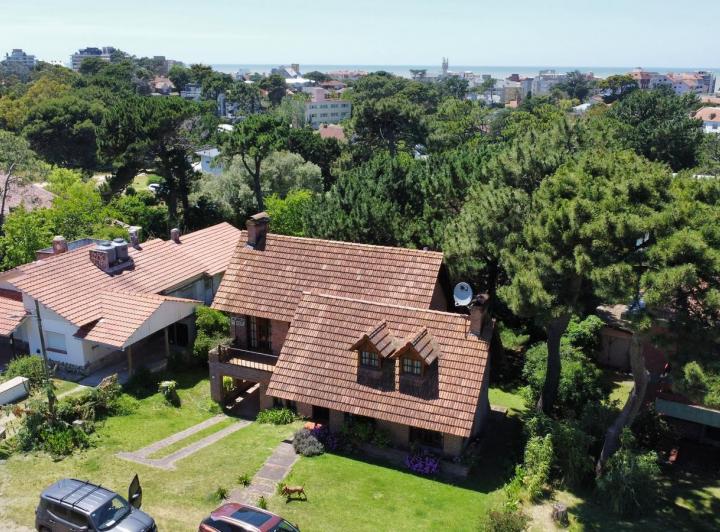 Casa · 198m² · 5 Ambientes · 1 Cochera