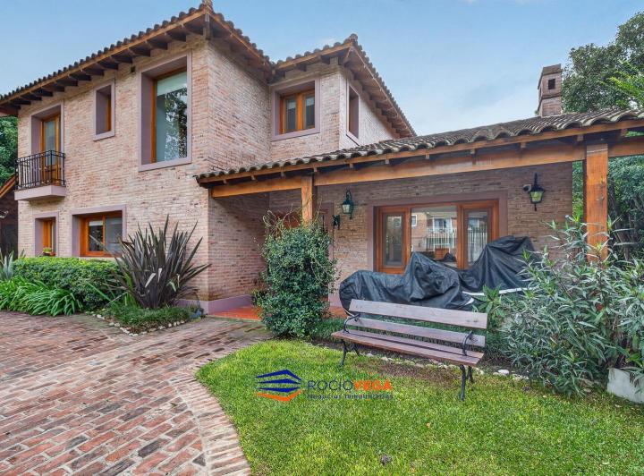 Casa · 248m² · 10 Ambientes · 2 Cocheras
