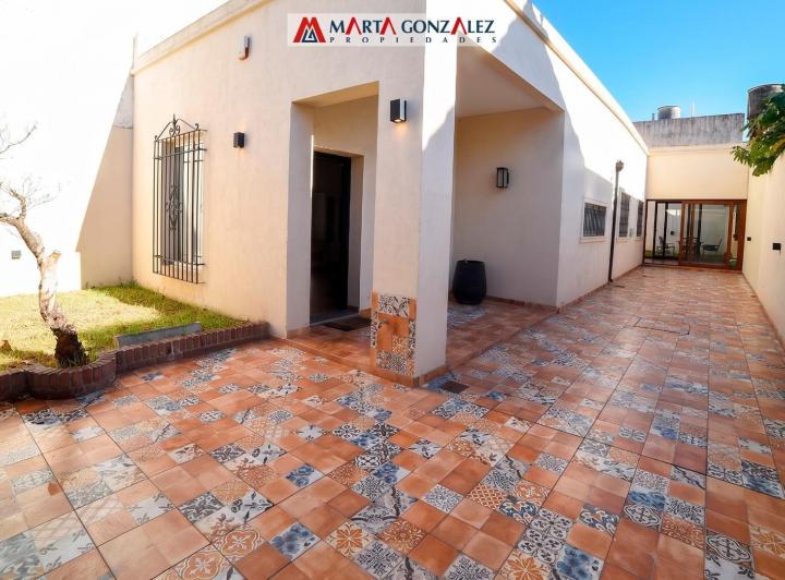 Casa · 110m² · 4 Ambientes · 3 Cocheras