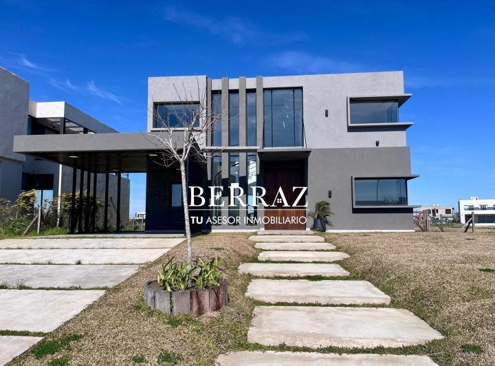 Casa · 420m² · 7 Ambientes · 2 Cocheras