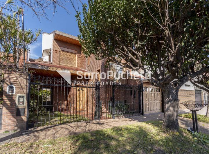 Casa · 240m² · 5 Ambientes · 2 Cocheras