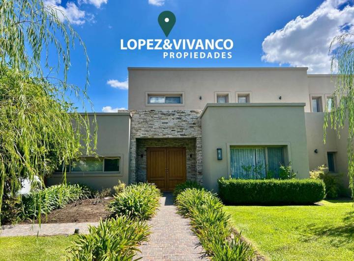 Casa · 300m² · 6 Ambientes · 2 Cocheras