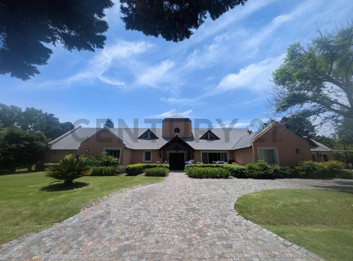 Casa · 400m² · 6 Ambientes · 3 Cocheras