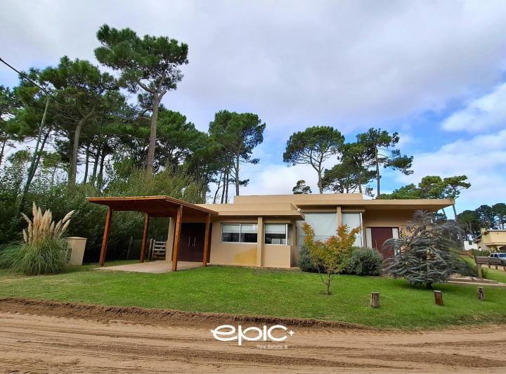 Casa · 165m² · 4 Ambientes · 1 Cochera