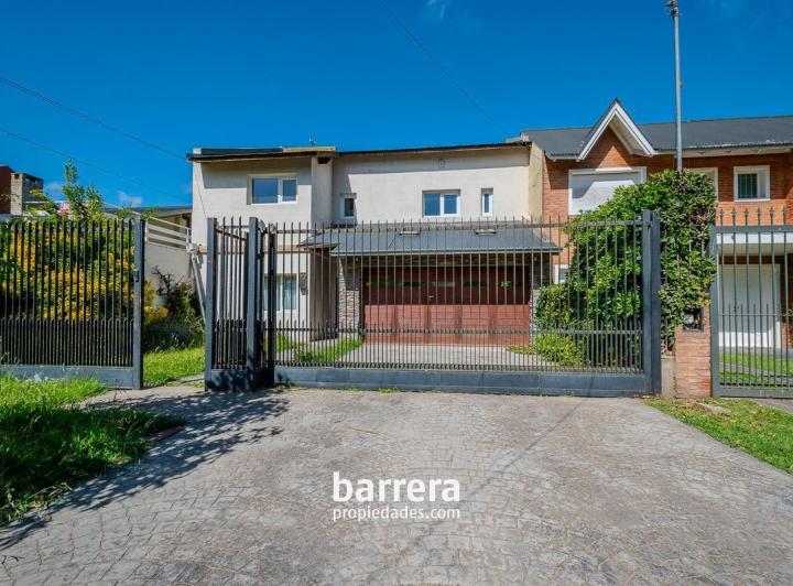 Casa · 196m² · 4 Ambientes · 2 Cocheras
