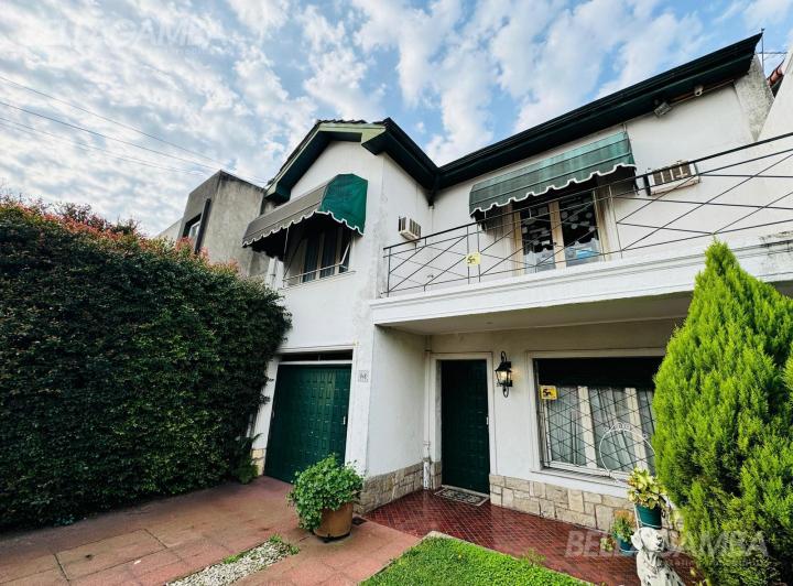 Casa · 272m² · 6 Ambientes · 1 Cochera