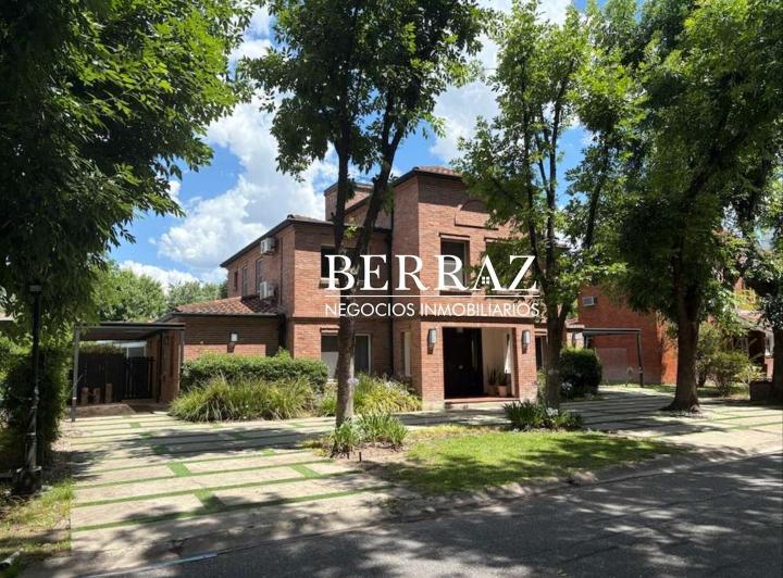 Casa · 290m² · 7 Ambientes · 2 Cocheras