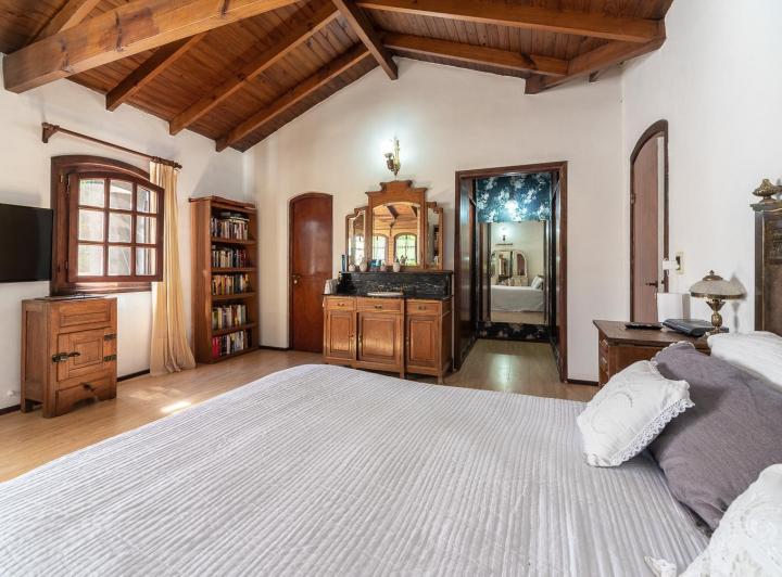 Casa · 264m² · 5 Ambientes · 2 Cocheras