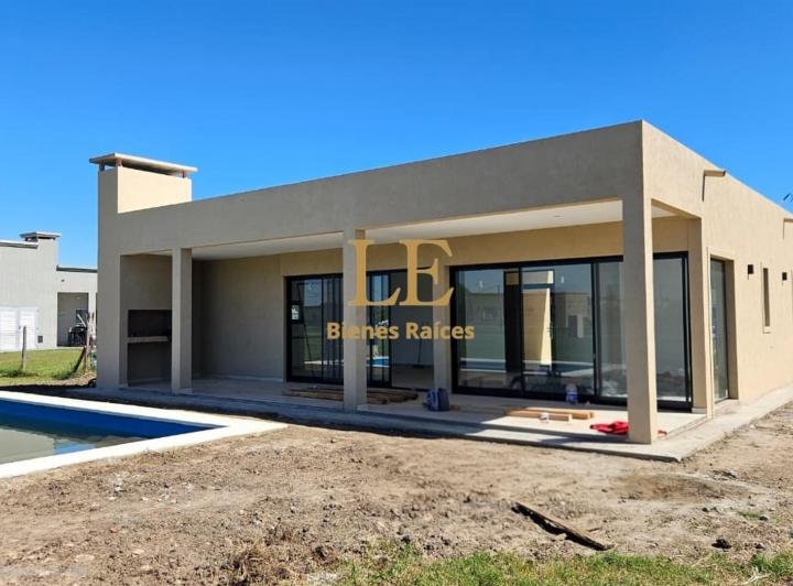 Casa · 160m² · 4 Ambientes · 4 Cocheras