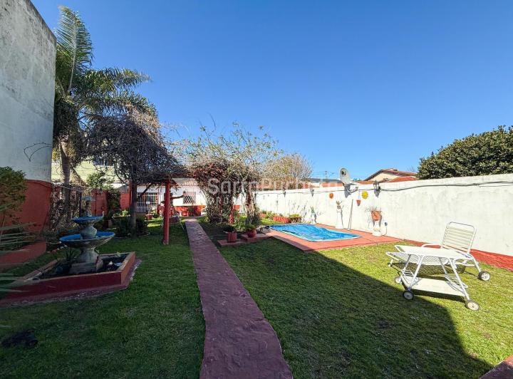 Casa · 180m² · 3 Ambientes · 2 Cocheras