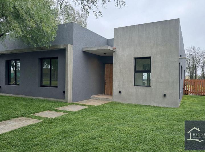Casa · 160m² · 4 Ambientes · 1 Cochera