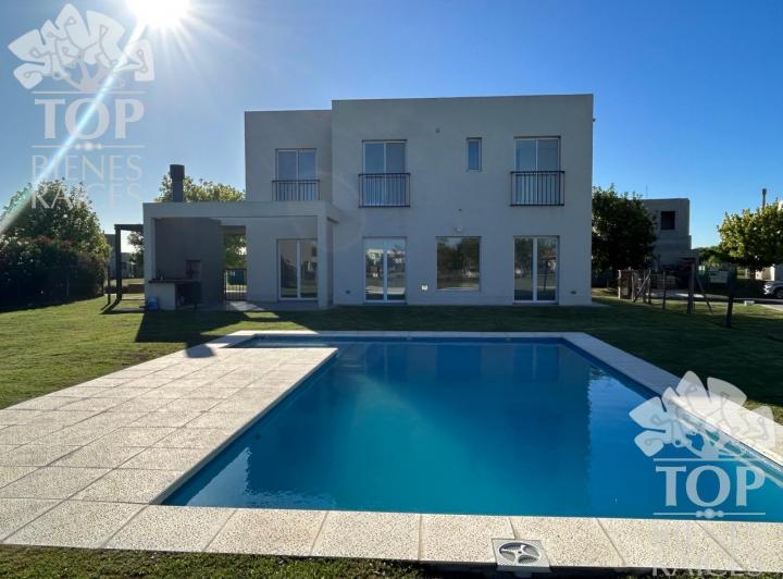 Casa · 180m² · 4 Ambientes · 2 Cocheras