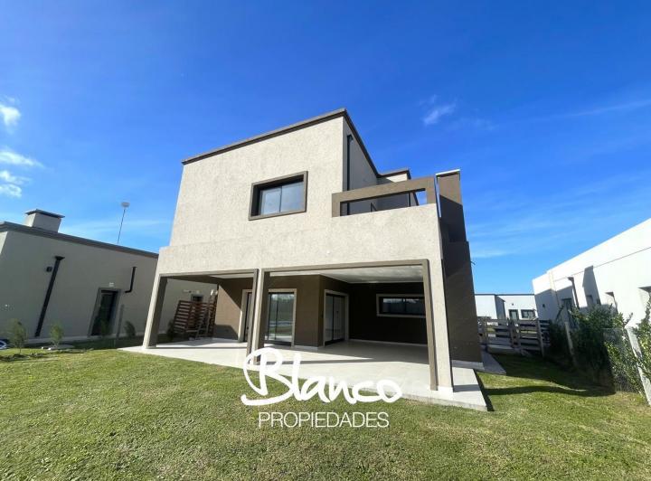 Casa · 195m² · 6 Ambientes · 1 Cochera