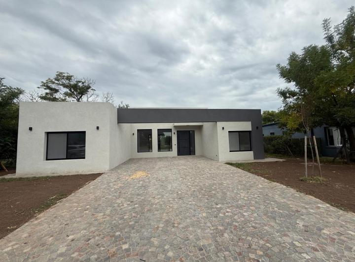 Casa · 200m² · 5 Ambientes