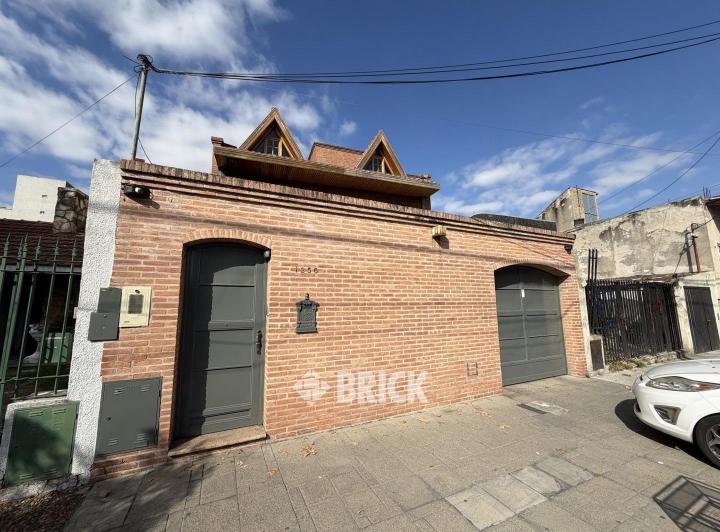 Casa · 400m² · 4 Ambientes · 3 Cocheras