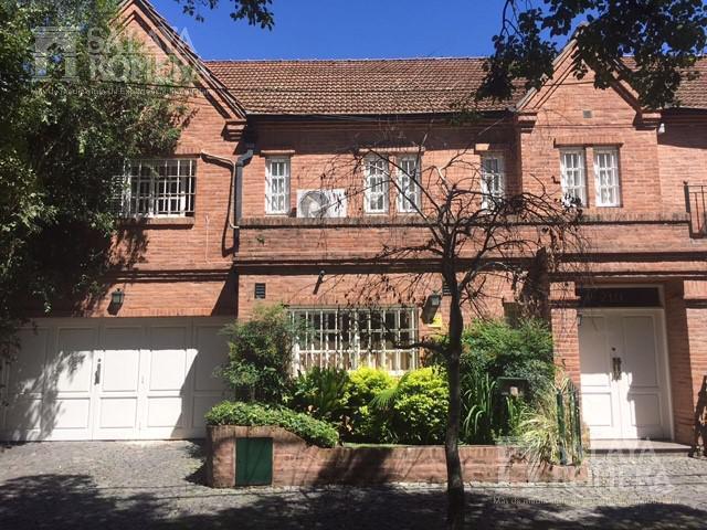Casa · 350m² · 5 Ambientes · 2 Cocheras