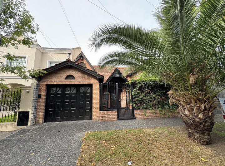 Casa · 324m² · 4 Ambientes · 3 Cocheras