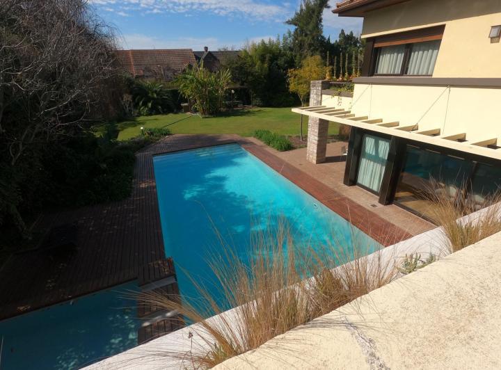 Casa · 889m² · 7 Ambientes · 2 Cocheras