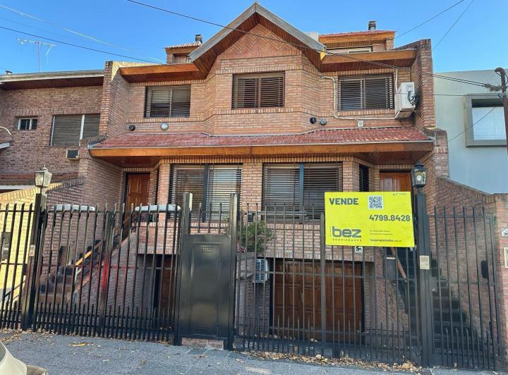 Casa · 205m² · 5 Ambientes · 2 Cocheras