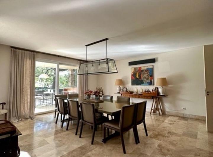 Casa · 756m² · 7 Ambientes · 2 Cocheras