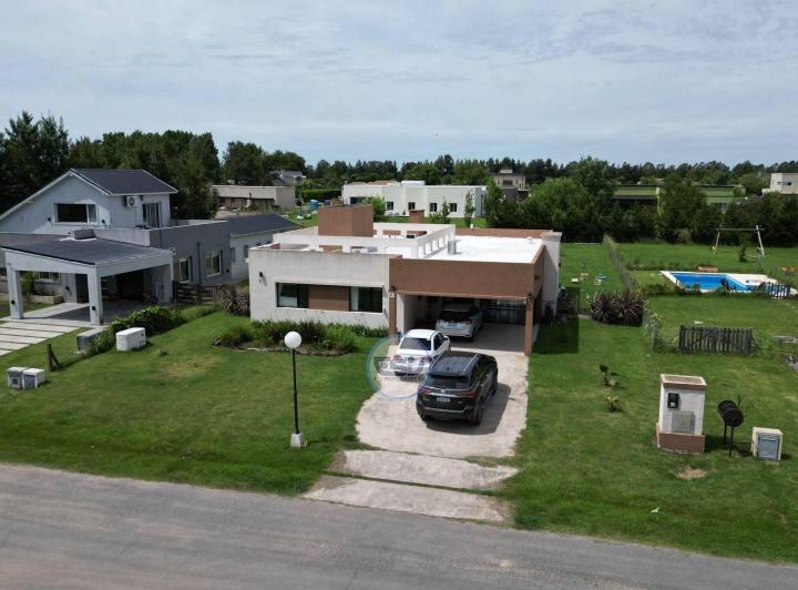 Casa · 160m² · 4 Ambientes · 2 Cocheras