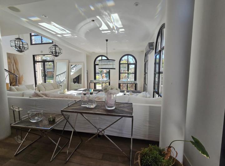 Casa · 440m² · 6 Ambientes · 2 Cocheras