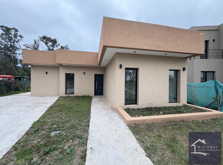 Casa · 150m² · 4 Ambientes · 3 Cocheras