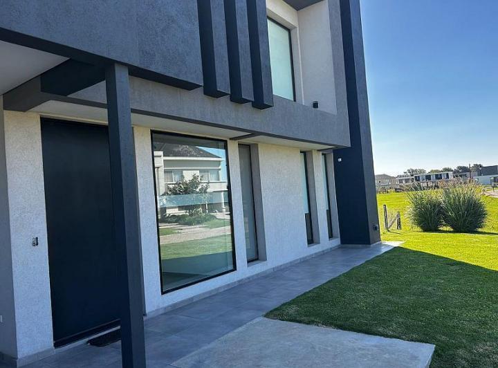 Casa · 228m² · 5 Ambientes