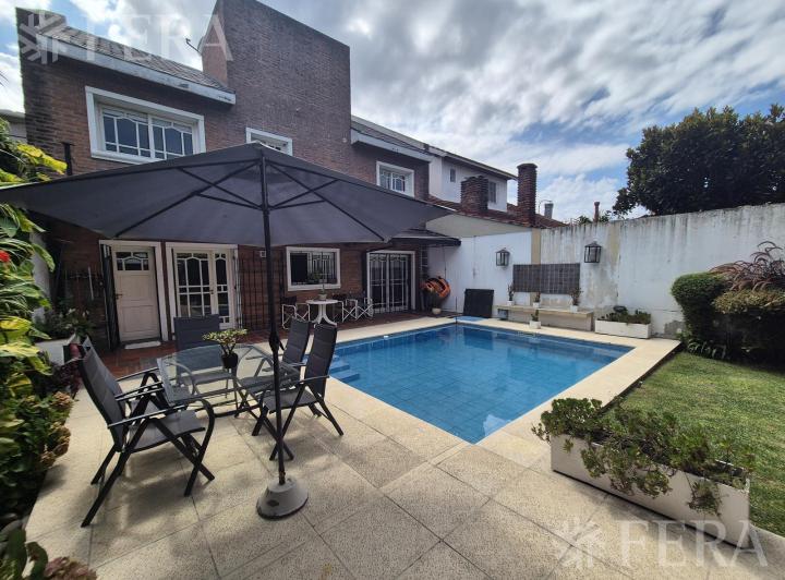 Casa · 225m² · 5 Ambientes · 2 Cocheras