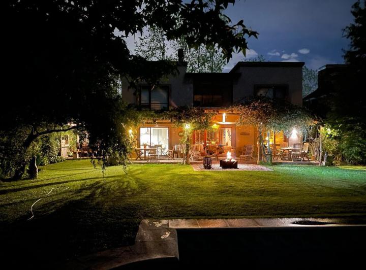 Casa · 200m² · 7 Ambientes · 3 Cocheras