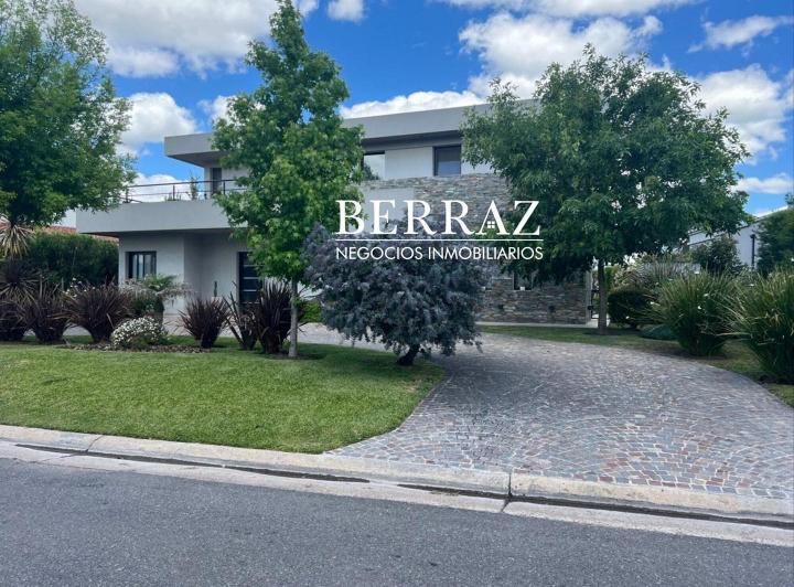 Casa · 205m² · 6 Ambientes · 6 Cocheras