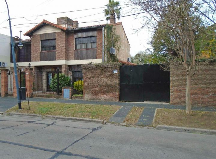Casa · 280m² · 6 Ambientes · 3 Cocheras