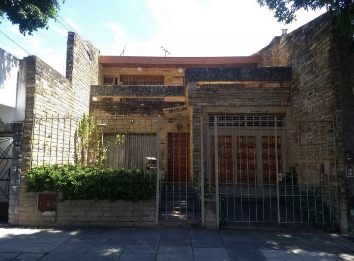 Casa · 180m² · 4 Ambientes · 1 Cochera