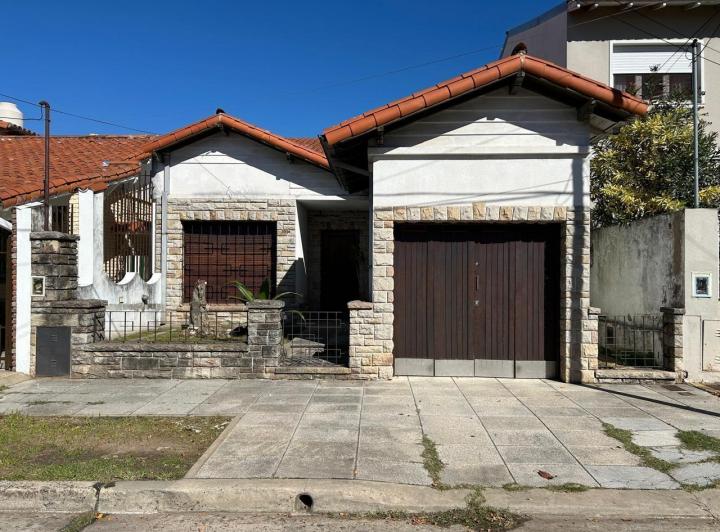 Casa · 122m² · 3 Ambientes · 1 Cochera